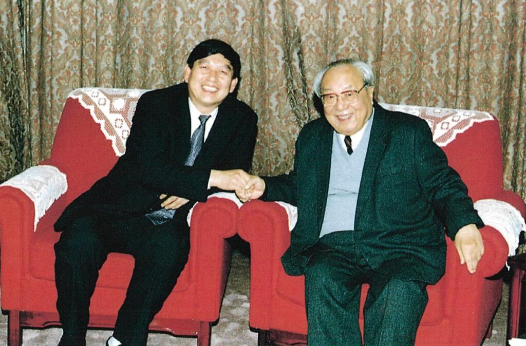 全国人大副委员长费孝通亲切会见新宝丰董事长郑宝忠先生