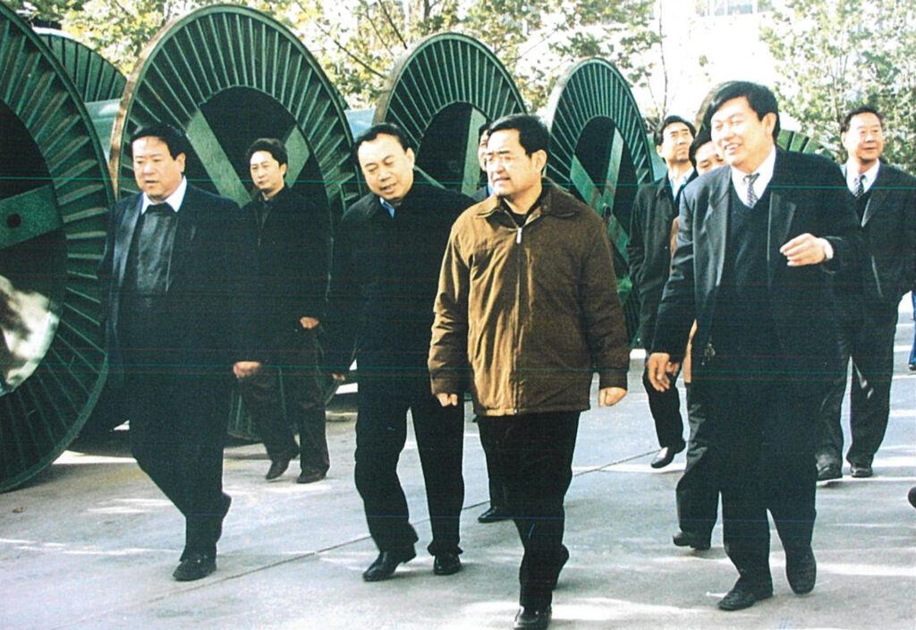 河北省省长季允石（左四）及市领导在宝丰公司视察